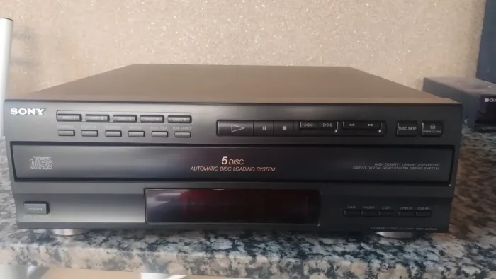 Vendo CD player Sony 5cds funcionando perfeitamente