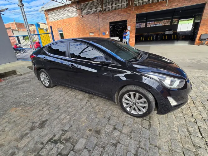 Hyundai Elantra GLS 2.0 16V Flex Aut. 2015
