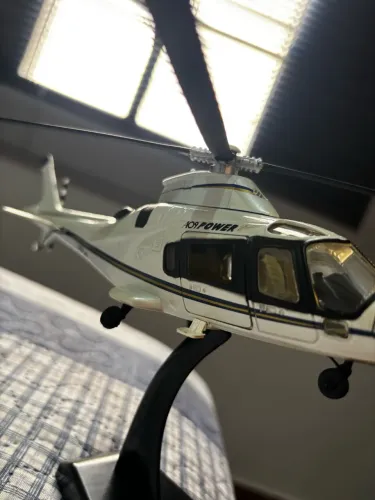 Miniatura Helicóptero Agusta scale 1/43