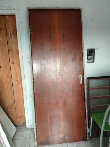 Vendo porta com caixilho e janelas de ferro