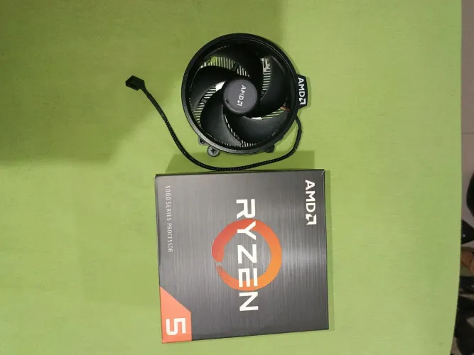 Processador AMD Ryzen 5 5600 + Cooler Original Wraith Stealth (Estado de Novo)