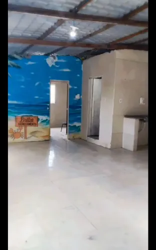 ALUGA-SE CASA COM 3 QUARTOS