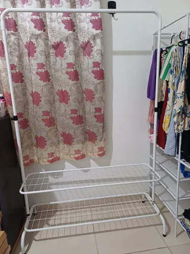 Arara de roupas / Cabideiro em metal