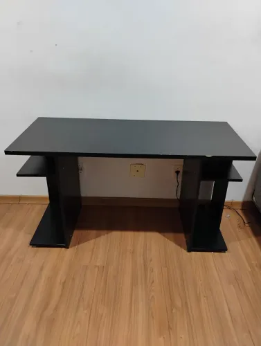 Escrivaninha / Mesa para Computador Preta - Bom Estado