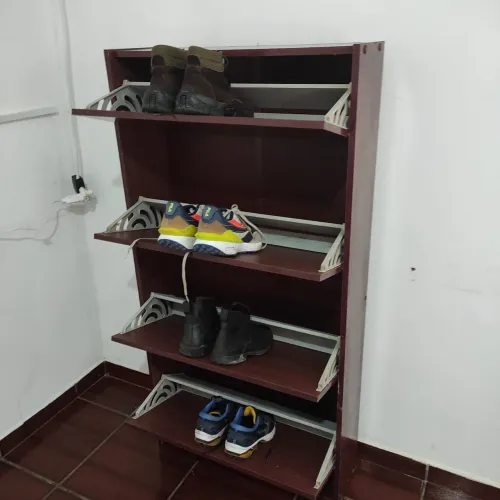 SAPATEIRA, ENTREGO. 