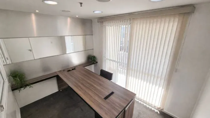 Sala Comercial Semimobiliada de 58 m², arejada e com vaga de garagem, a apenas 1 quarteirã