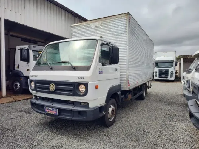 Volkswagem - 8.160 (Baú Metalcar)