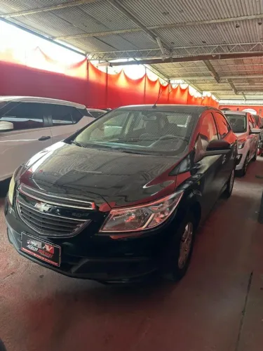 Onix 2015 1.0 1 mil entrada Aercio veiculos 