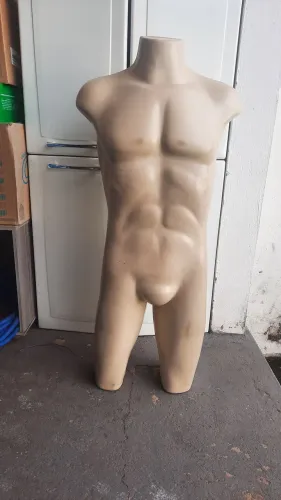 Manequim meio corpo masculino sem pedestral