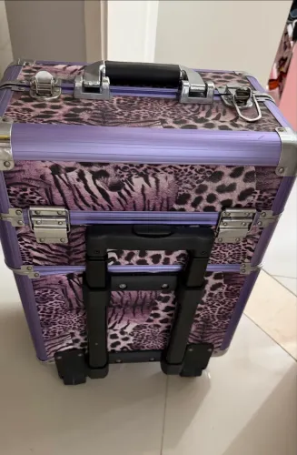 Maleta profissional de maquiagem com rodinha - super conservada
