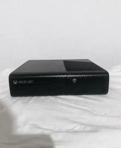 Xbox 360 Super Slim Desbloqueado + 4 Controles