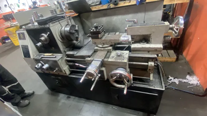Vendo Torno mecânico 