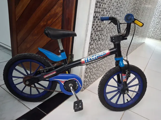 Vendo bicicleta masculina infantil aro 16.