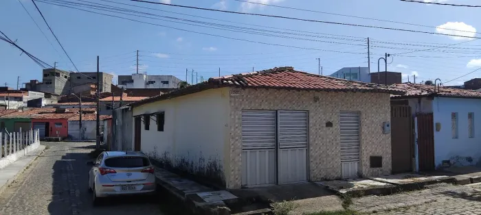 VENDO OU TROCO CASA NO PAJUÇARA 
