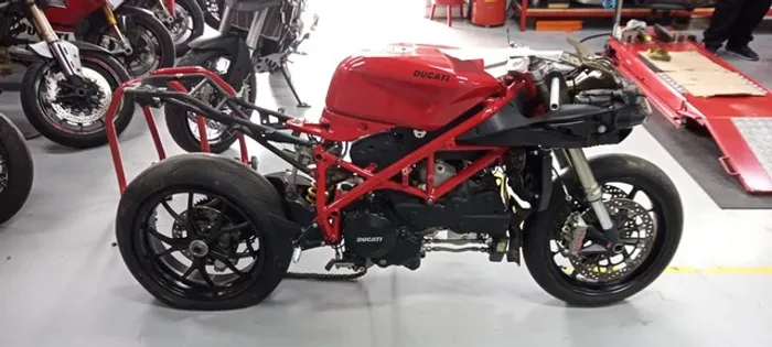Sucata de moto para retirada de peças Ducati EVO 848 2011