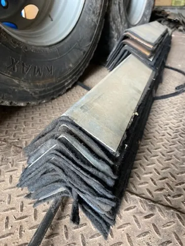 Cantoneiras De ferro forradas amarração de carga Semi novas