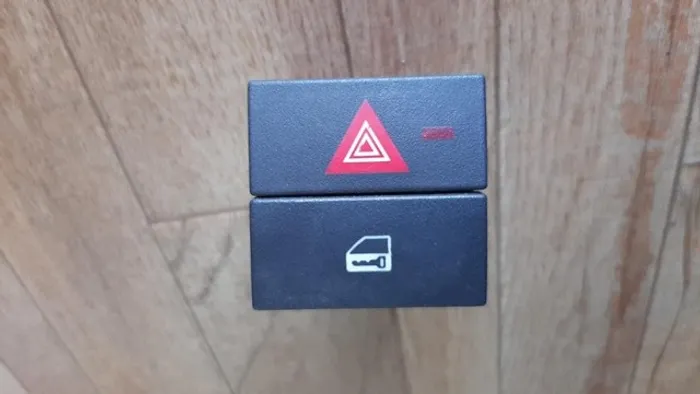 Botão Alerta Trava Meriva