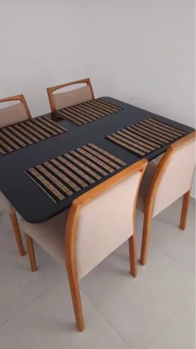 Mesa de Jantar em Vidro Preto com 4 Cadeiras Nova 
