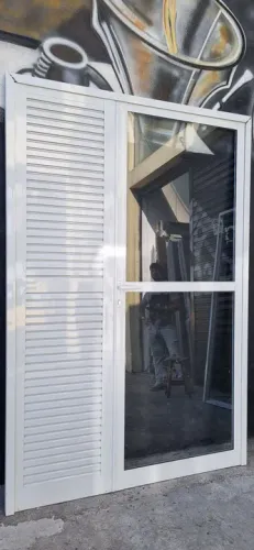 Porta área serviços linha gold alumínio cor branca