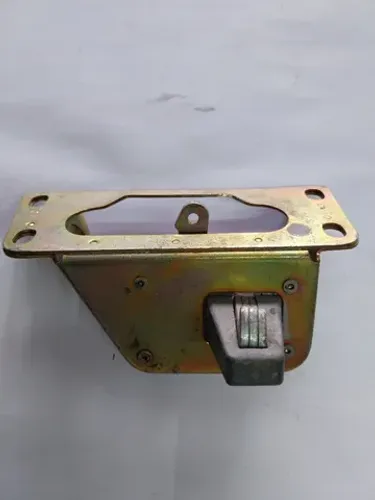 Fechadura Inferior capo dianteiro Caminhão Mercedes 1113