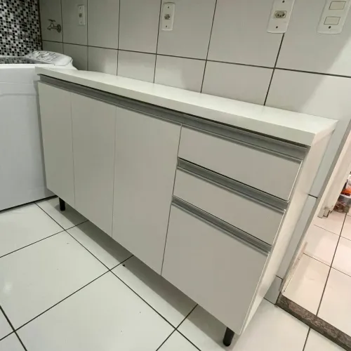 Armário balcão grande em MDF