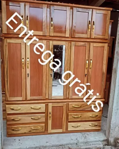 Guarda roupa de madeira maciça - novo