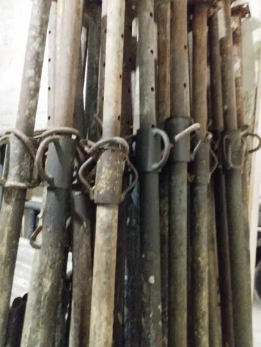 Escoras para laje, barrotes r$5,00 tábuas e etc 