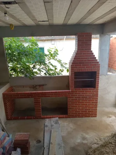Churrasqueira e base pra bancada de 2 metros tijolo vermelho