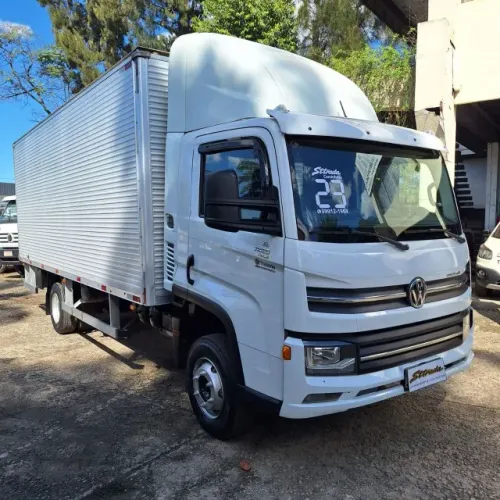 VW 11.180  ANO 2023    EQUIPADO COM BAÚ 