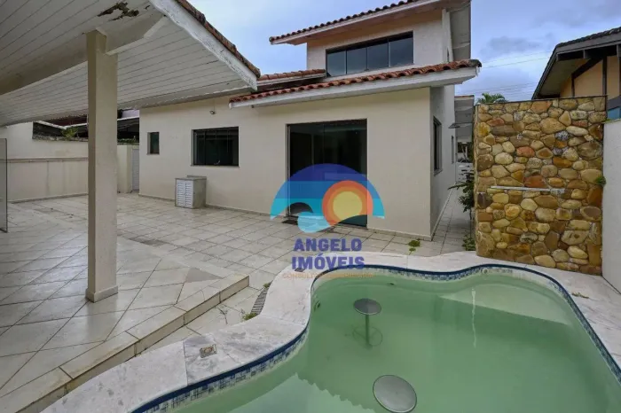 Casa em condominio com 3 quartos para alugar, 190 m²