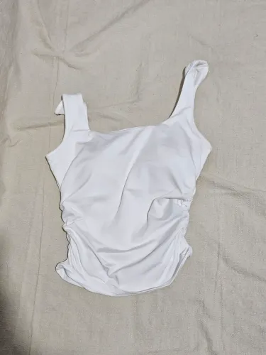 Feminina Slim Fit Básica com Decote Quadrado para o Verão em Cor Solida e Mode|o Cropped