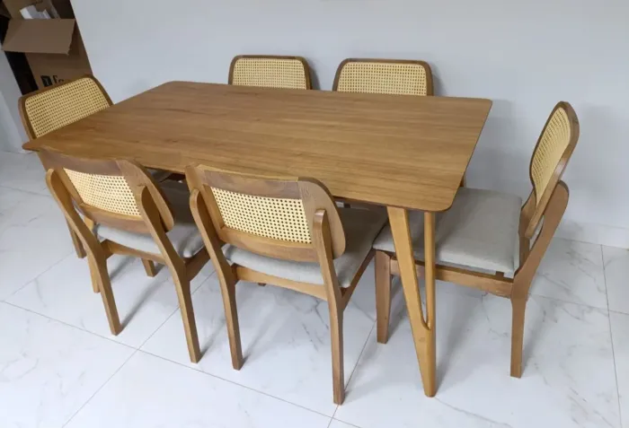 Mesa de Jantar madeira maciça com 6 Cadeiras luanna