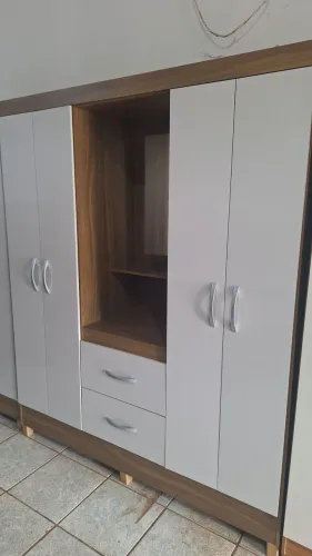 Guarda roupa com penteadeira 
