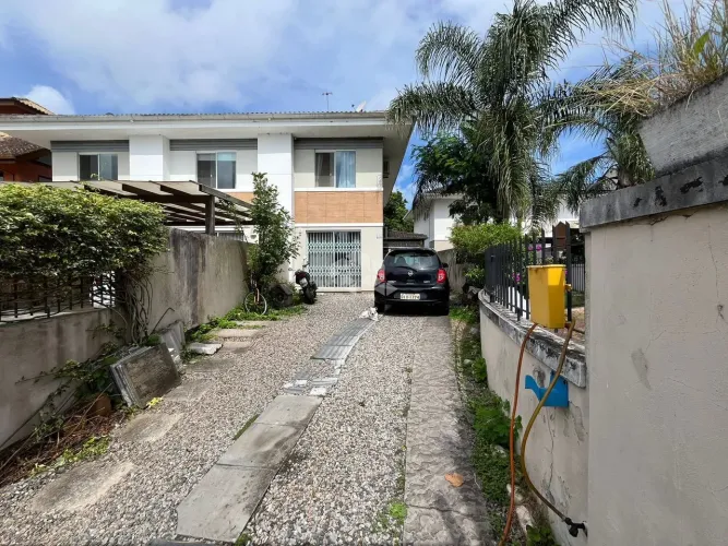SOBRADO COM 2 DORMITÓRIOS NO BAIRRO CAMPECHE - FLORIANÓPOLIS/SC.