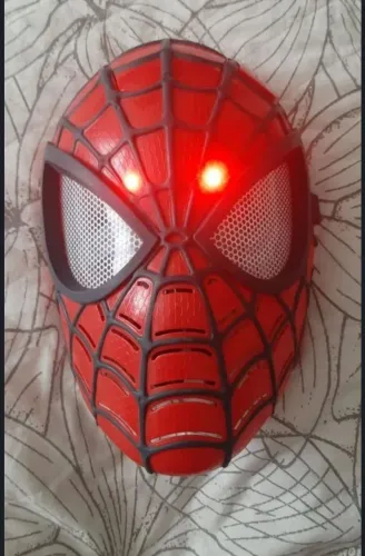 Máscara Homem Aranha com luzes 