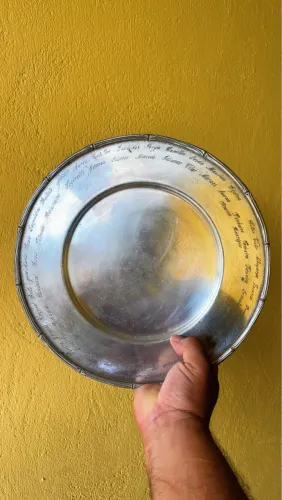 Linda bandeja em bronze e prata 90