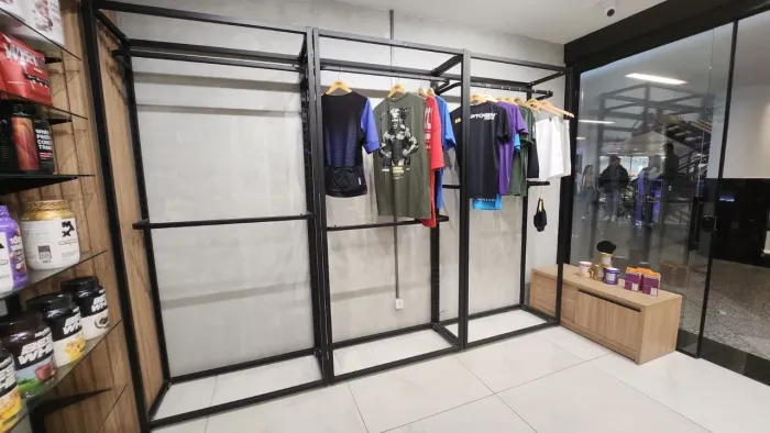 Expositores para loja de roupas