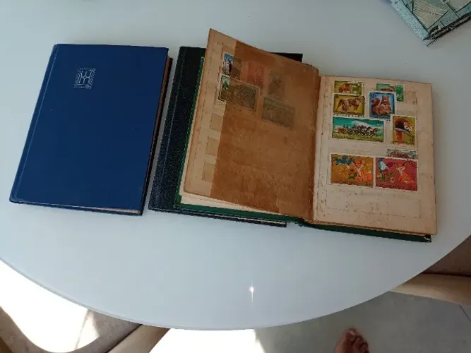 Coleção de selos diversos com 05 (cinco) álbuns completos !!  - Vendo ou Troco.