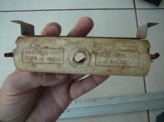 caixa de pilhas para rádio antigo