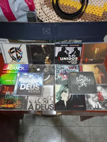 Super coleção de CD's originais - Diante do trono (integrantes)