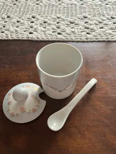 Mostardeira/ molheira porcelana