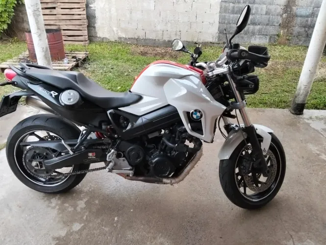 BMW F800R, novinha, baixo km...toda original