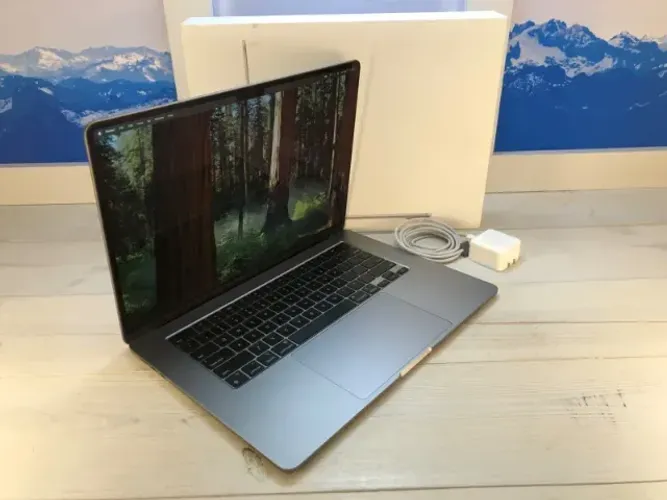 Macbook Air M3 15.3 pol 2024 Space Gray 256GB 8GB