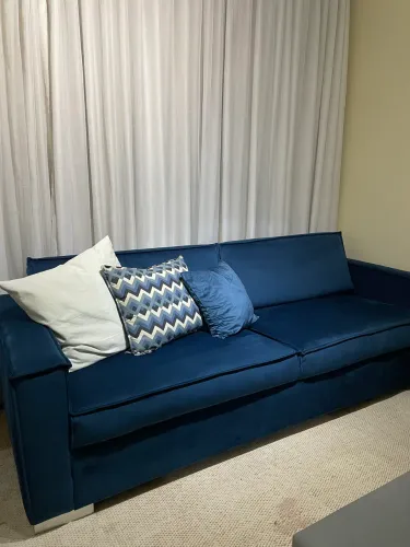Sofá reto azul royal de Veludo