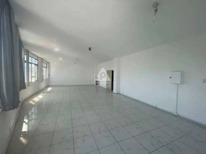 Cobertura Comercial Exclusiva na Praça Saens Peña 10 Salas para o Seu Negócio
