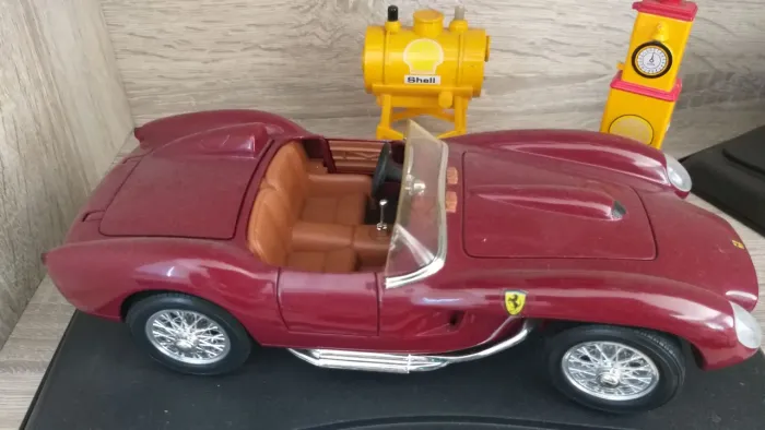 Miniatura Ferrari 250 Testa Rossa 1958 1/18