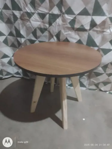 Mesa de Centro na cor madeirado