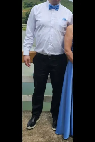Camisa social branca com gravata borboleta e calça. Novos ! usado uma vez.