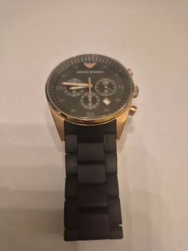 Relógio Emporio Armani Dourado com Pulseira Preta