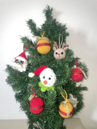 Lindo kit de pingentes para decoração de árvore de Natal amigurumi